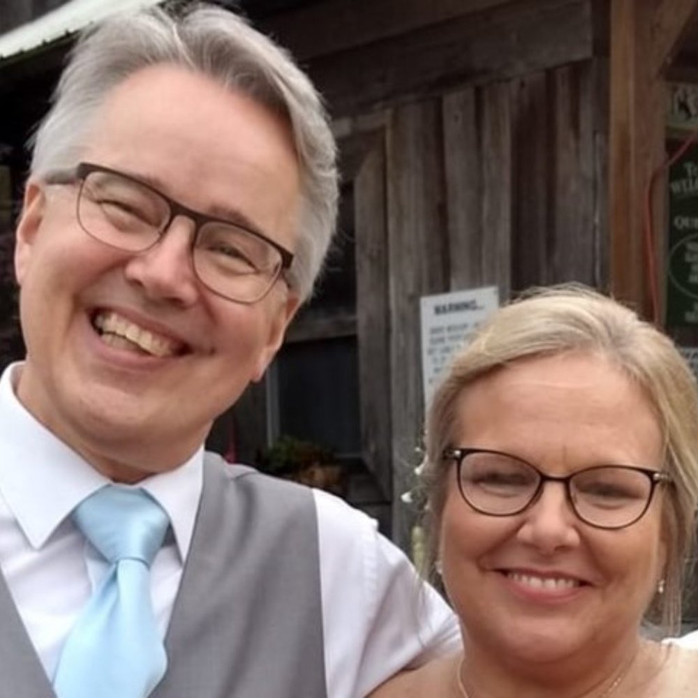 Meet your Poshers, Ernie & Deb